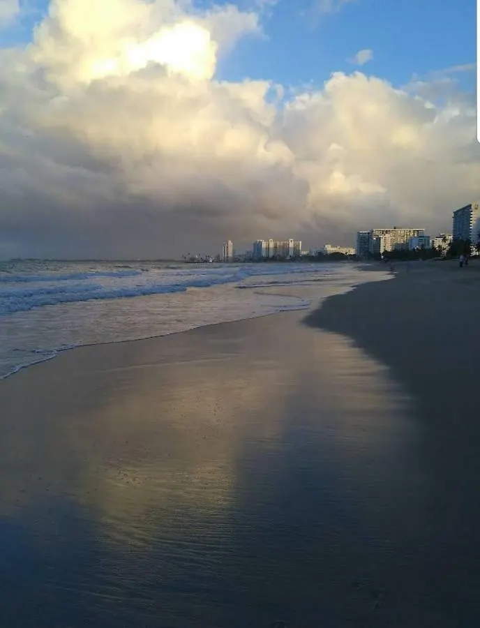 サンジョアンBeach Front Apt Isla Verde Aveアパートメント